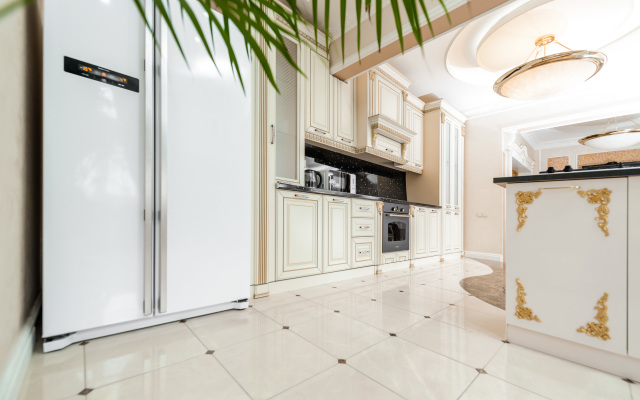 Versal'. Dvuhetazhnaya 6K na Kutuzovskom Flat