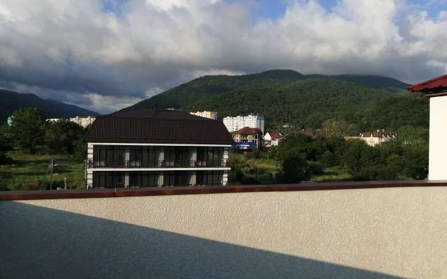 Elina Guest House