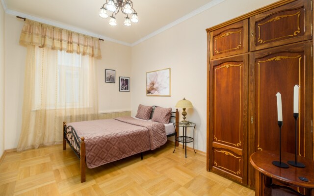 Апартаменты 3 спальни у Казанского собора 10 гостей