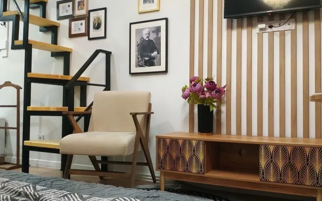 Atmosfernaya Studiya U Tavricheskogo Flat