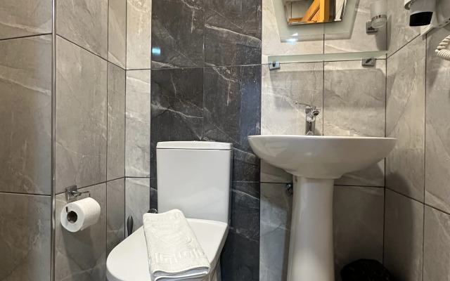 Отель Tree House