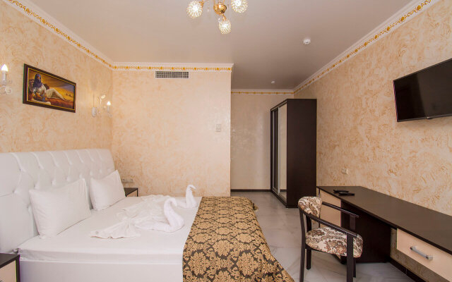 Grand Noy Hotel