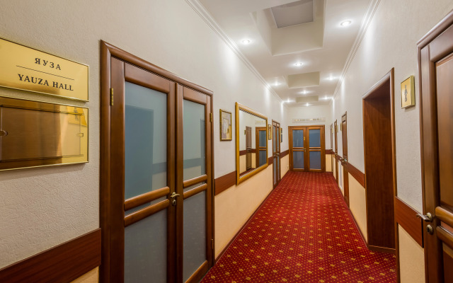 Los' Hotel