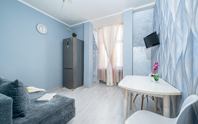 U Metro Sadovaya Flat