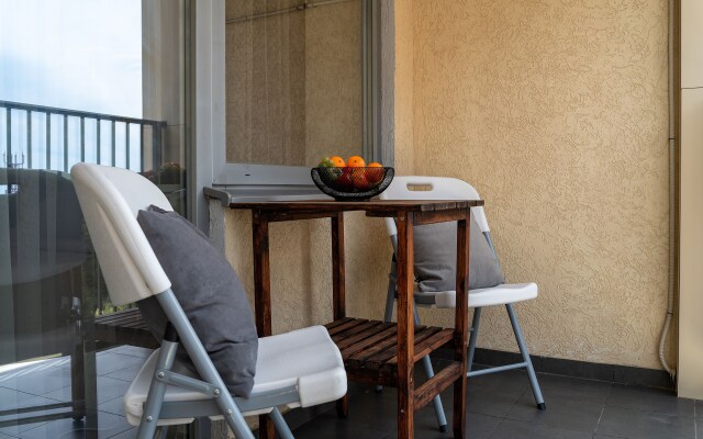 Studiya u morya s balkonom. Karavella 126 Flat