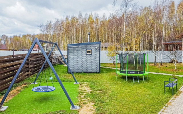 Na Ryabinovoy Private House