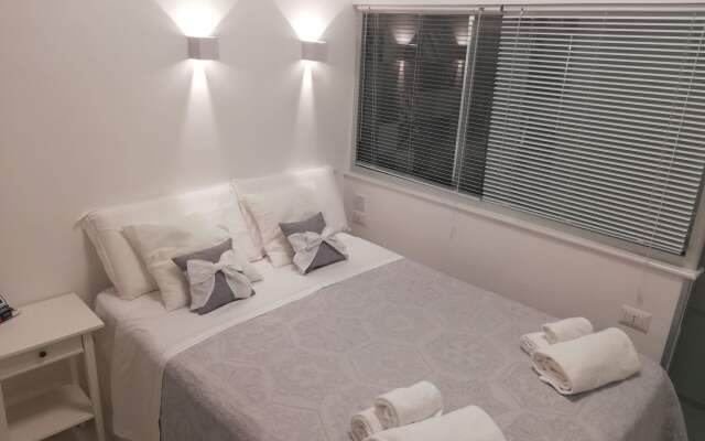 White Room Mini-Hotel