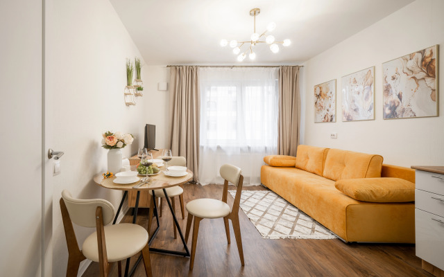 Kak Doma, Tolko Luchshe Flat