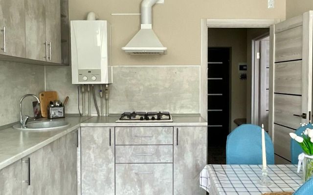 Uyutnaya, novaya s okhranyaemoy parkovkoy Flat