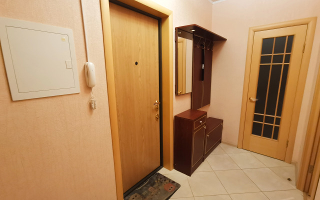 Na Verkhne Proletarskoy 35 Flat