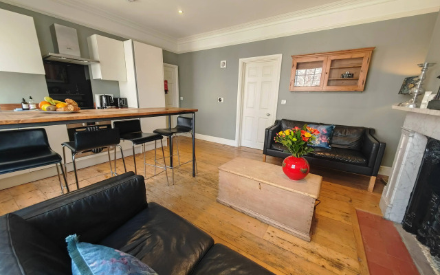 Historic Winchester Apartment