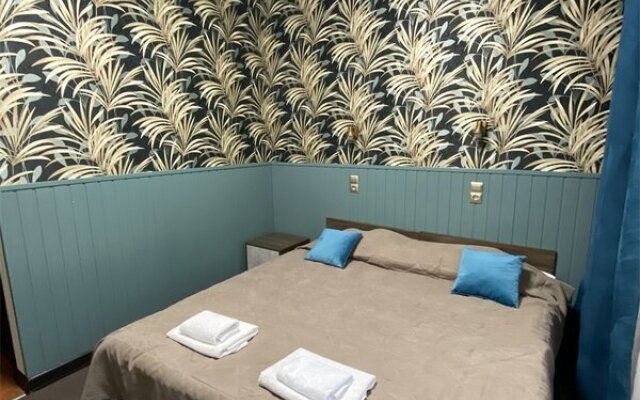 Отель Корона