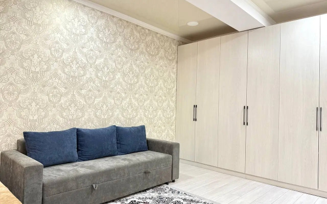 Uyutny Apartament v Bishkeke na Molodoy Gvardii 94 Flat