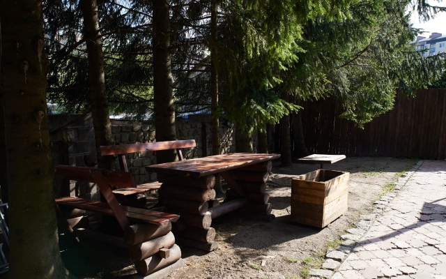 V Yolkakh Private House