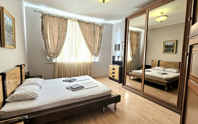 V Tsentre Goroda Private House