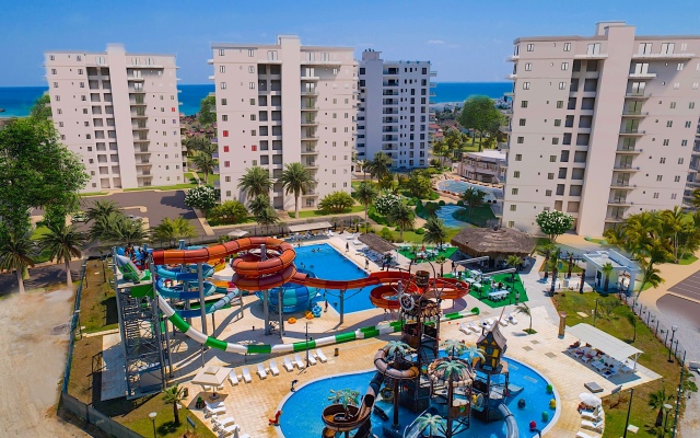 Helena Pool (Caesar Blue) Apartments