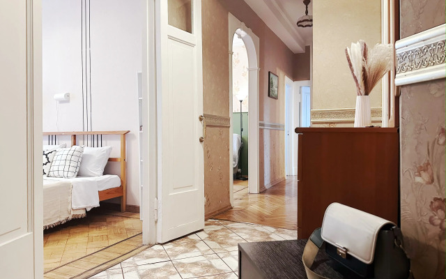 Chetyrekhkomnatnaya Natali Apart V Tsentre Moskvy Flat