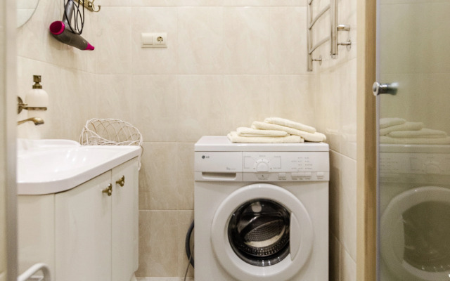 Na Oktyabryskom Prospekte 14 Flat