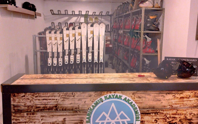 Отель Metinoğlu Pansiyon (Chalet Khione) Sarıkamış