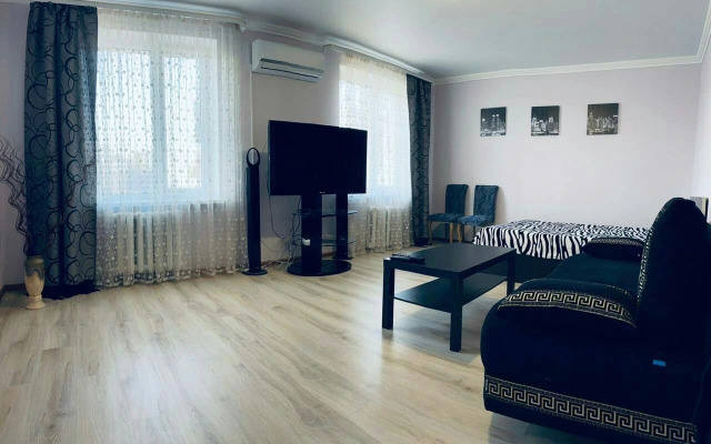 V Tsentre Goroda Flat