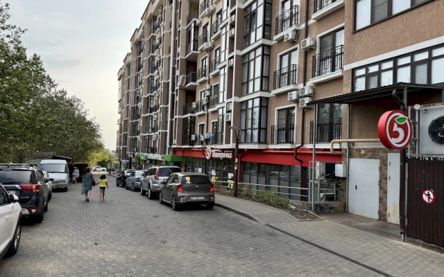 574 S Otdelnym Vkhodom I Mini-Kukhney Zhk Albatros Apartments