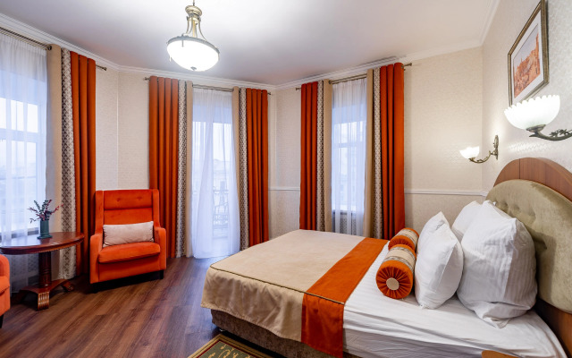 Квартира просторная с балконом и впечатляющим видом на канал Грибоедова