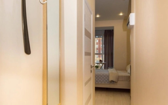 Mini-studija s Panoramnym Oknom i Parkovkoj Apartment