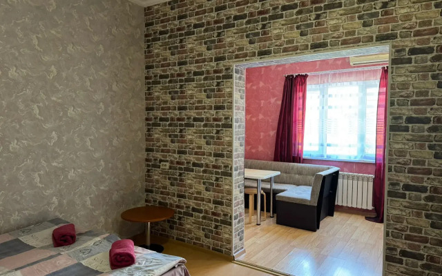 Na Tsvetochnoy Apartments