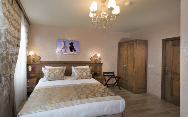 Perapolis Hotel