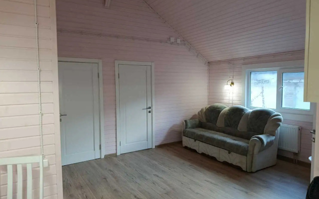 Uyutny Dom S Mangalnoy Zonoy Private house