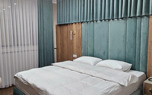 Sharq Hotel