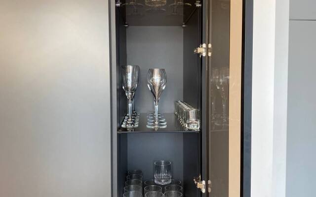 Dvukhetazhnaya S 4 Spalnyami I Podogrevaemym Basseynom Ajax Villa