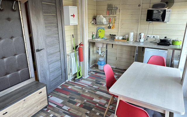 Частный дом MedvedHouse с большой территорией в тихом месте в центре Изборска - фото 4