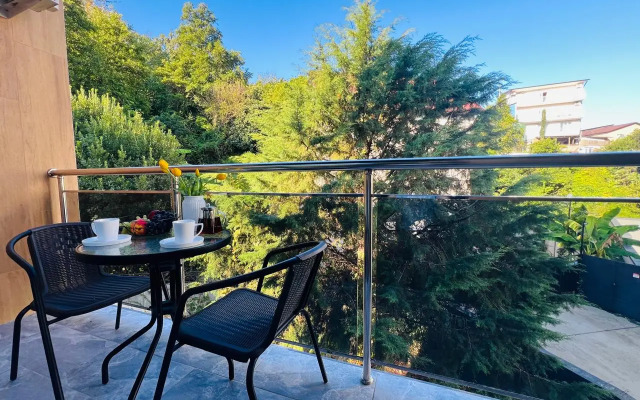 S Balkonom I Basseynom Na Territorii Apartments