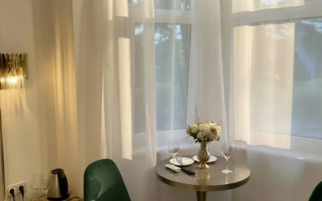 Апартаменты с видом на Дендрарий улю Депутатская, 14