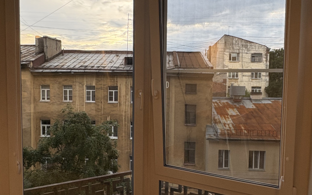 Квартира на Лиговке у метро с видом на закат