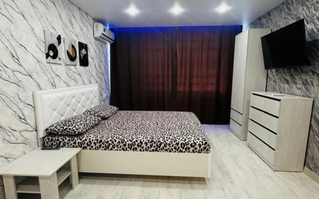 Ul.lazurnaya d.31 Flat