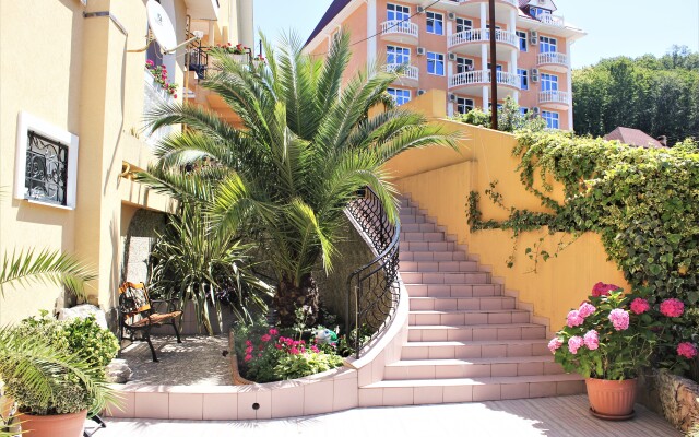 Golubaya Laguna Guest House