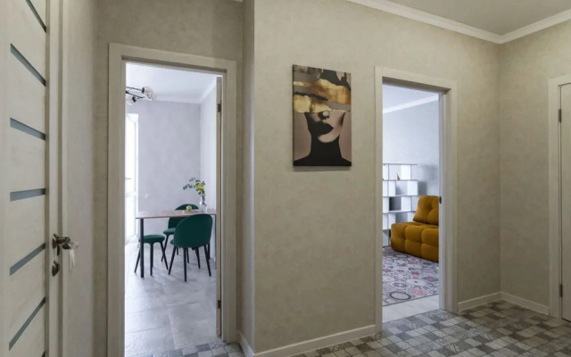 Na Pervomayskoy Ulitse 70 Flat
