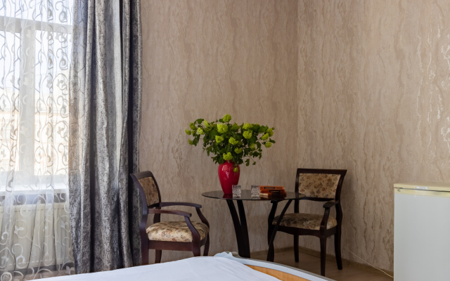 Nomera Na Ploschadi Vosstaniya Guest house