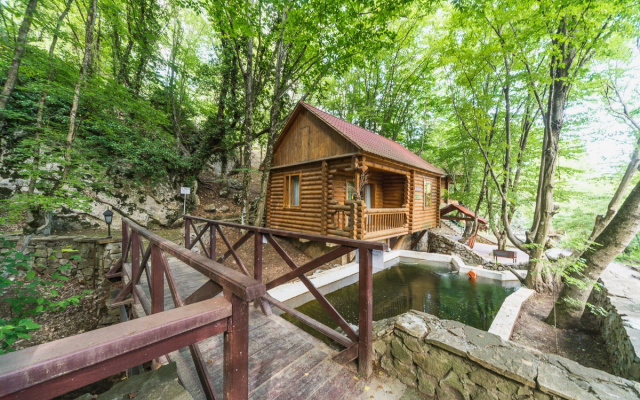 Kurortnyj otel' Polana Skazok