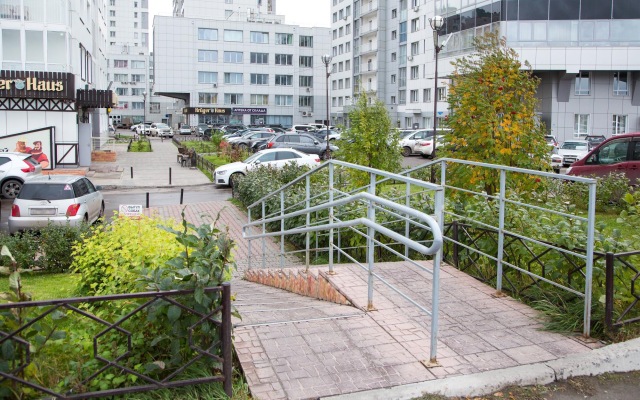 Na 9 Maya Flat