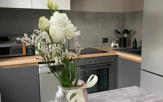 Uyutnaya Studiya V Zelyonom Rayone Apartment
