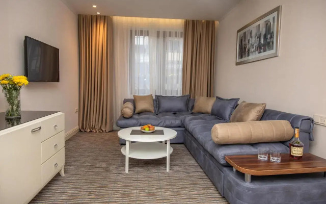 City Avenue Hotel