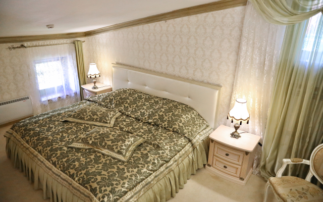 Ekaterininskij Dvor Hotel