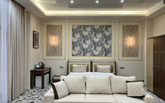Royal Mansion Hotel