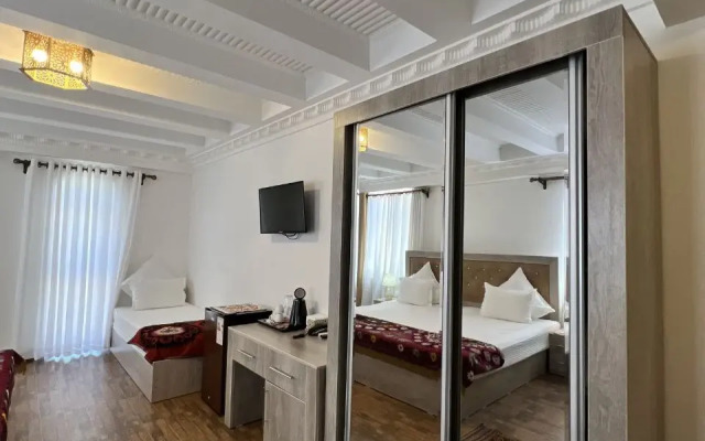 Suzangaron Boutique Hotel