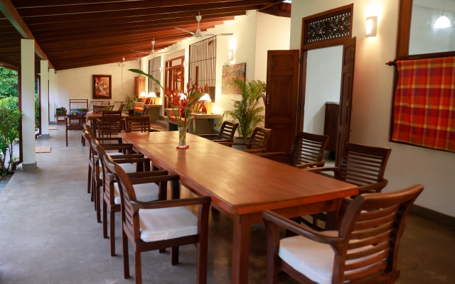 South Point Surf House - 5 bedrooms sleeps 14 Villa