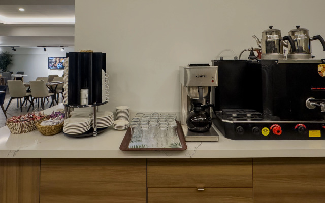 Отель Leaf River Suites