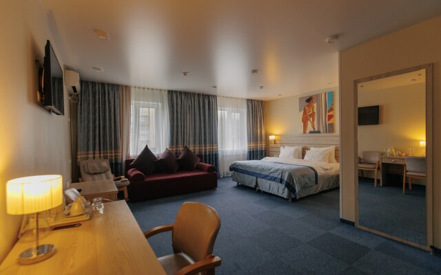 Hotel Equator